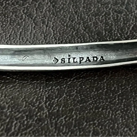 Silpada etched sterling silver retired Willow bangle bracelet B2428